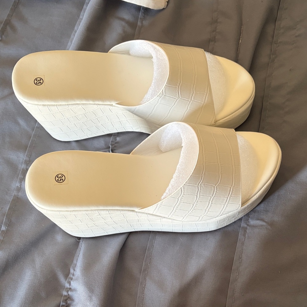SHEIN Cream Croc-Embossed Wedge Sandals